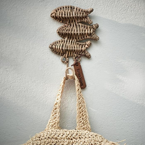 Riviera Maison Wieszak rattanowy Ławica ryb RR School Of Fish Cloth Hook 12x15cm.