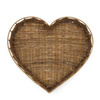 Taca rattanowa w kształcie serca Riviera Maison RR Heart Tray 40x45cm.