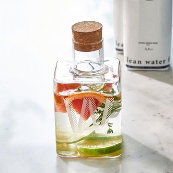 Riviera Maison Karafka na wodę W Water Bottle szklana 14,5cm, 550ML.