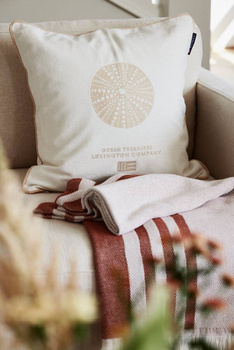 Lexington Poszewka na poduszkę Ocean Treasures Sea Embroidered Recycled Cotton Pillow Cover biała beżowy haft 50x50 cm 100% bawełna