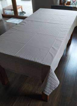 Obrus na stół satyna-mat owale i prostokąty beżowy 260x140cm 50%bawełna, 50% poliester