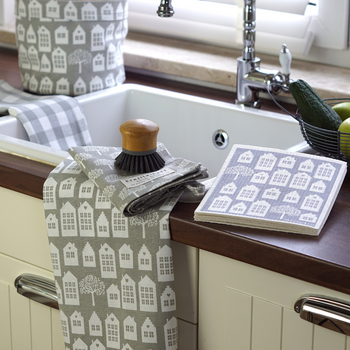 Ręcznik kuchenny Kamieniczki Town Houses Grey Krasilnikoff Danish Design kolor biały/ szary 50x70cm 100% bawełna