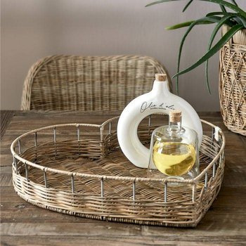 Taca rattanowa w kształcie serca Riviera Maison RR Heart Tray 40x45cm.