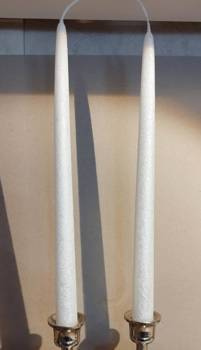 Świeca dekoracyjna stołowa stożek kpl 2 szt czas palenia około 10h kolor biały perłowy metalik 30x2,4cm