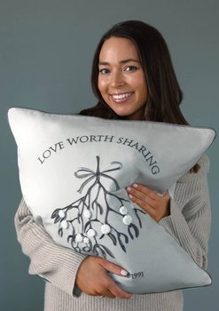 Greengate Poszewka na poduszkę Love worth sharingGrey 50x50cm bawełna.