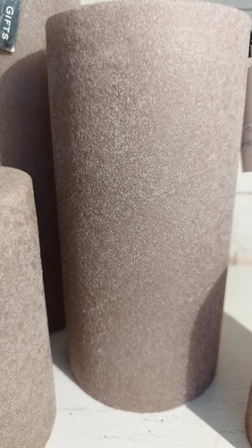 Świeca dekoracyjna walec Welur ciemny beż 10x7 cm czas palenia około 45h