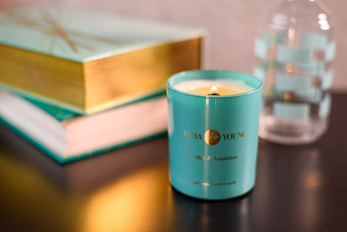 Świeca sojowa zapachowa Vera Young Bliss - Cedar & Jasmine 1 knot bawełniany 220g czas palenia około 70h