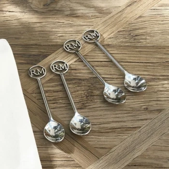 Riviera Maison Łyżeczki do kawy lub herbaty kpl 4 szt RM Monogram Spoons stal szlachetna kolor srebrny 14x2,5cm