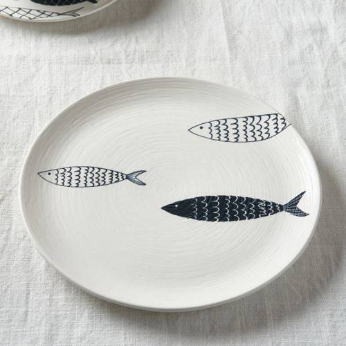 Riviera Maison Talerz obiadowy The Seafood Dinner Plate 27cm porcelana biały z motywem ryb.